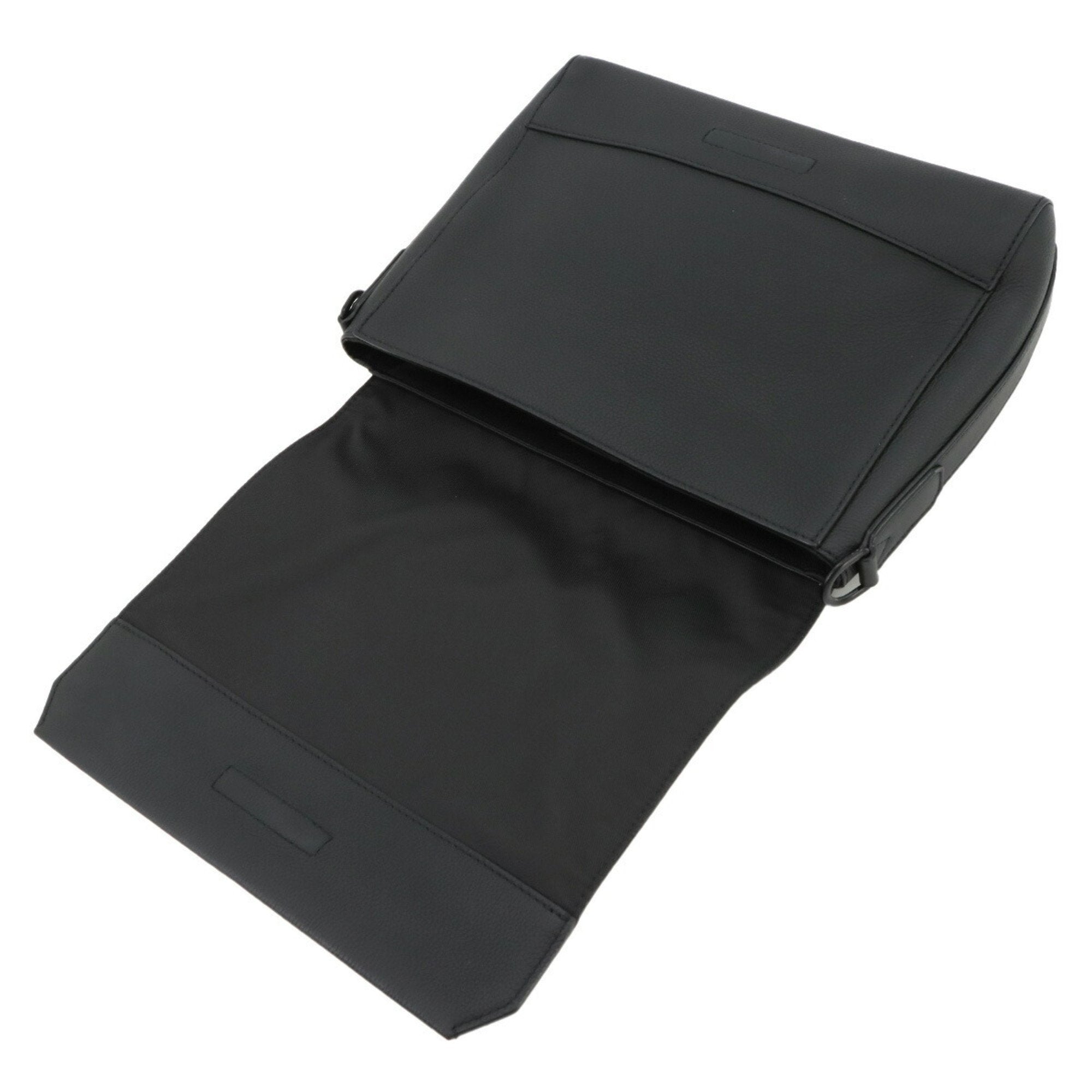 LV Black Messsenger