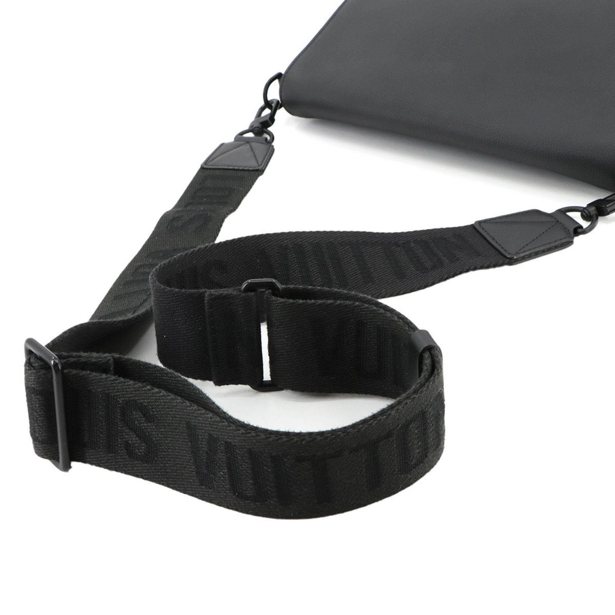 LV Black Messsenger